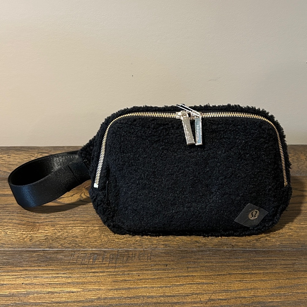 lululemon Everywhere Belt Bag Fleece Black Large 2L NWT